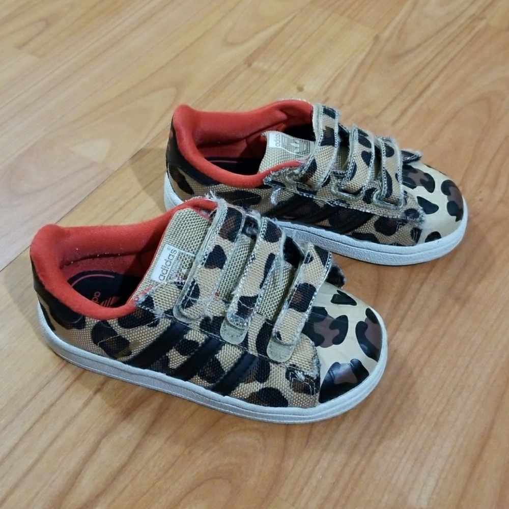 Adidas leopard superstars